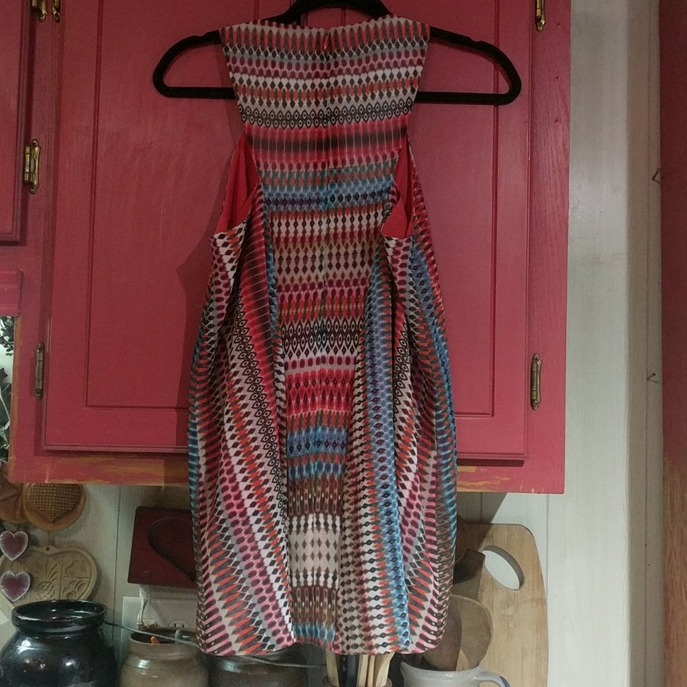 Amy Matto Sleeveless Blouse - Picture 2 of 3